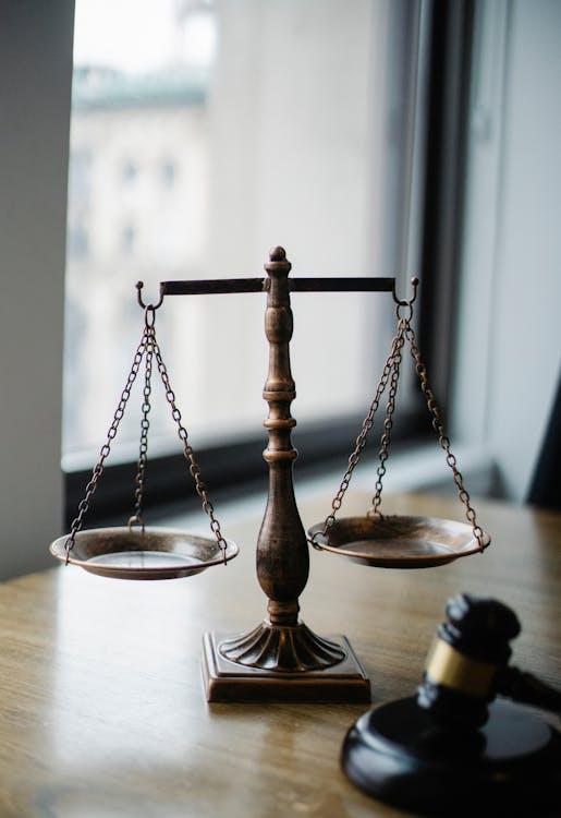 Scales of justice and gavel on a wooden desk representing the North Carolina bail system